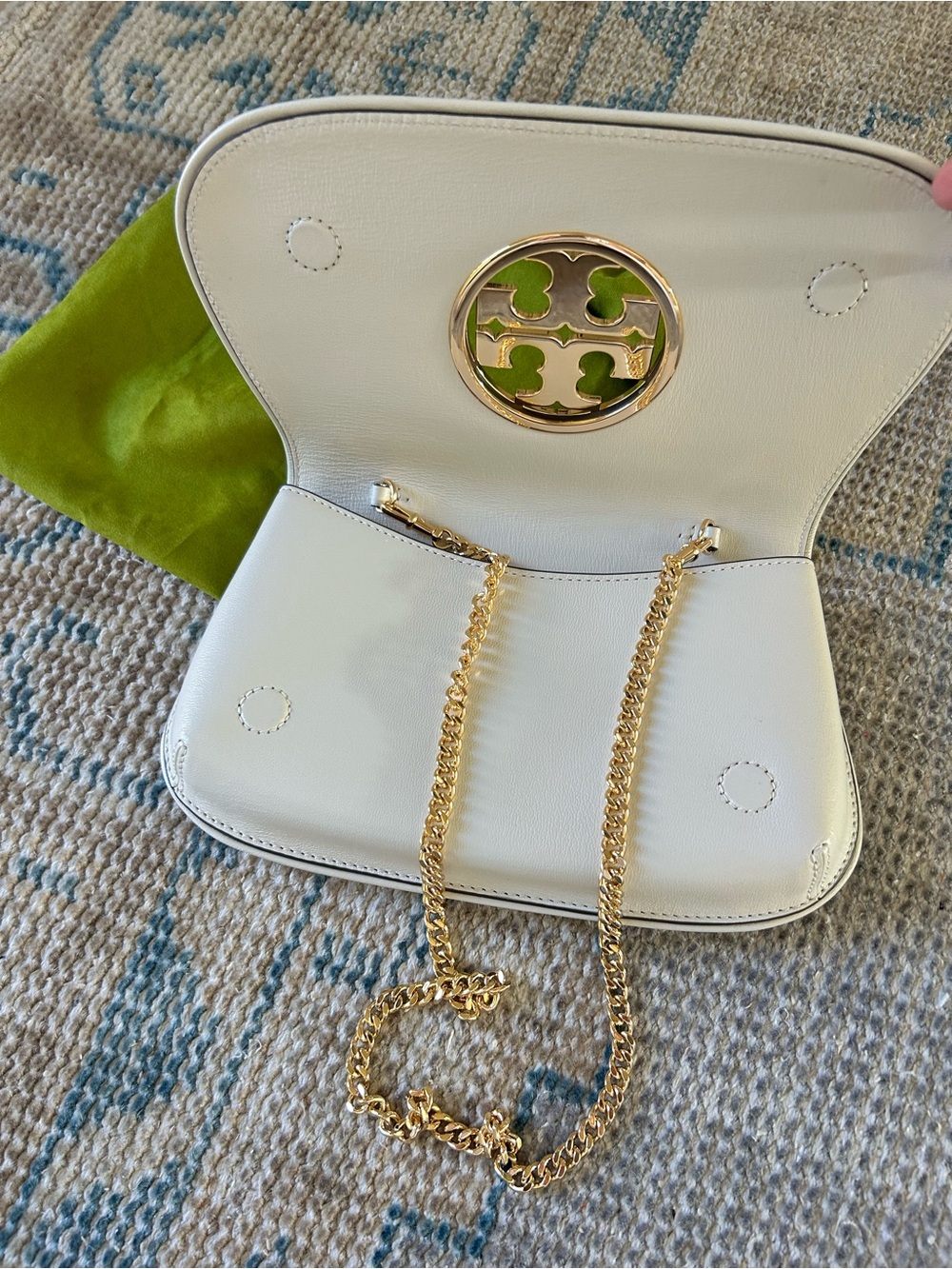 Tory Burch White Leather Crossbody with Gold Logo Medallion - Picture 2 of 5
